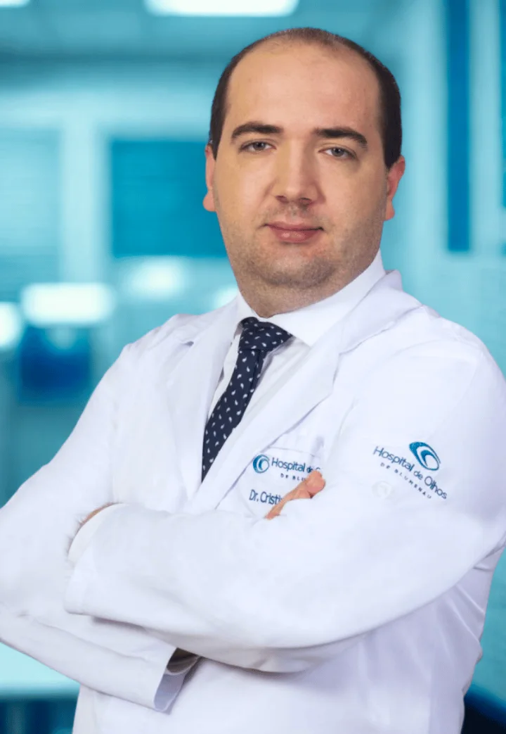 Dr. Cristiano Coelho Ludvig, oftalmologista do Hospital de Olhos de Blumenau